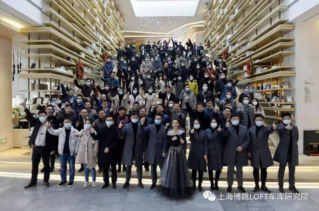 青浦全国一百多人在华侨城汉口道6号参观研讨LOFT专利车库技术！